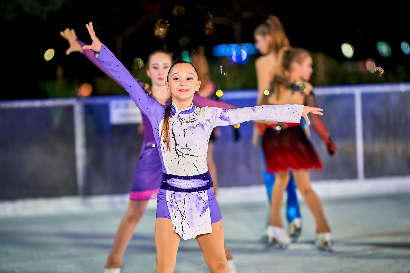 Красив спектакъл на лед представиха в Плевен състезателите от клуб…