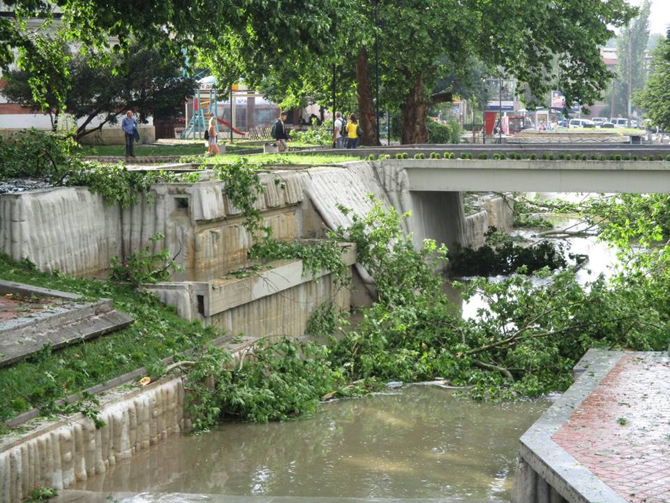 Община Плевен  отстранява щетите от последния проливен дъжд