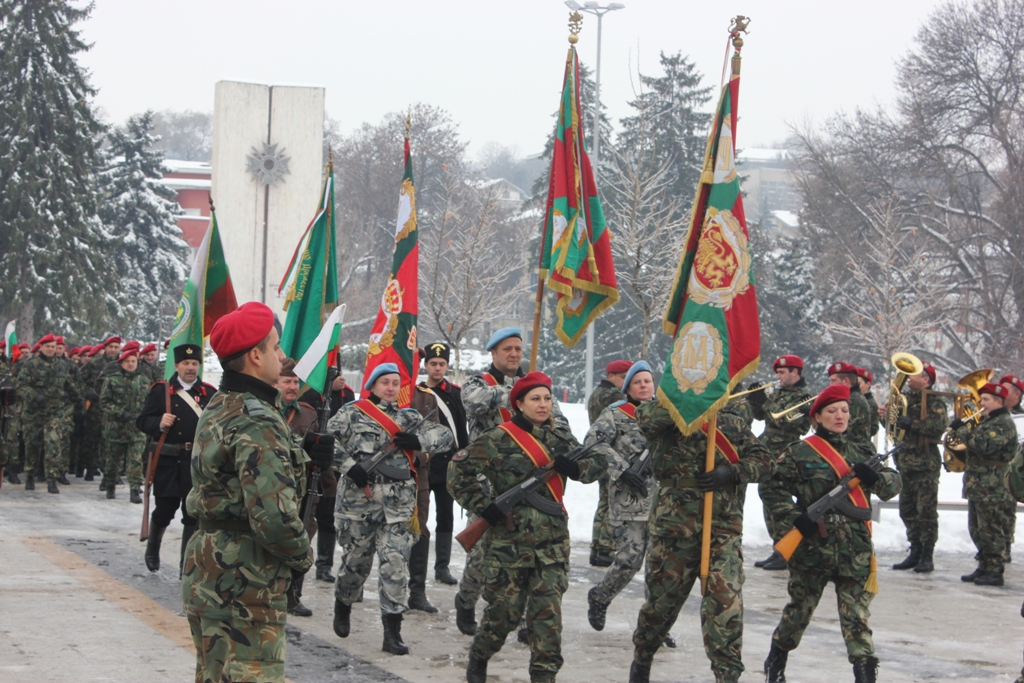 Осветиха бойните знамена на Плевенския гарнизон