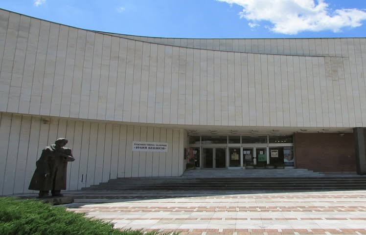 Млади плевенски художници представят творчеството си в инициатива за трета…