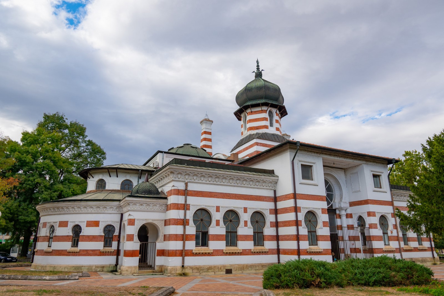 Емблематична сграда ще бъде осветена в знак на съпричастност към…
