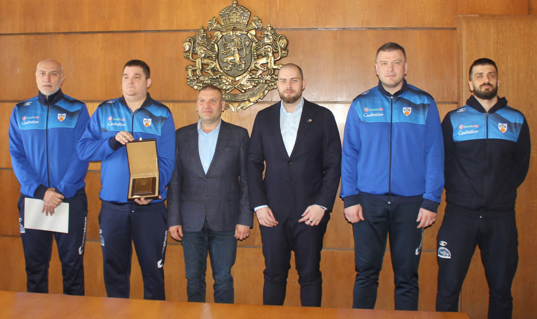 Кметът на Плевен и председателят на Общинския съвет поздравиха баскетболистите…