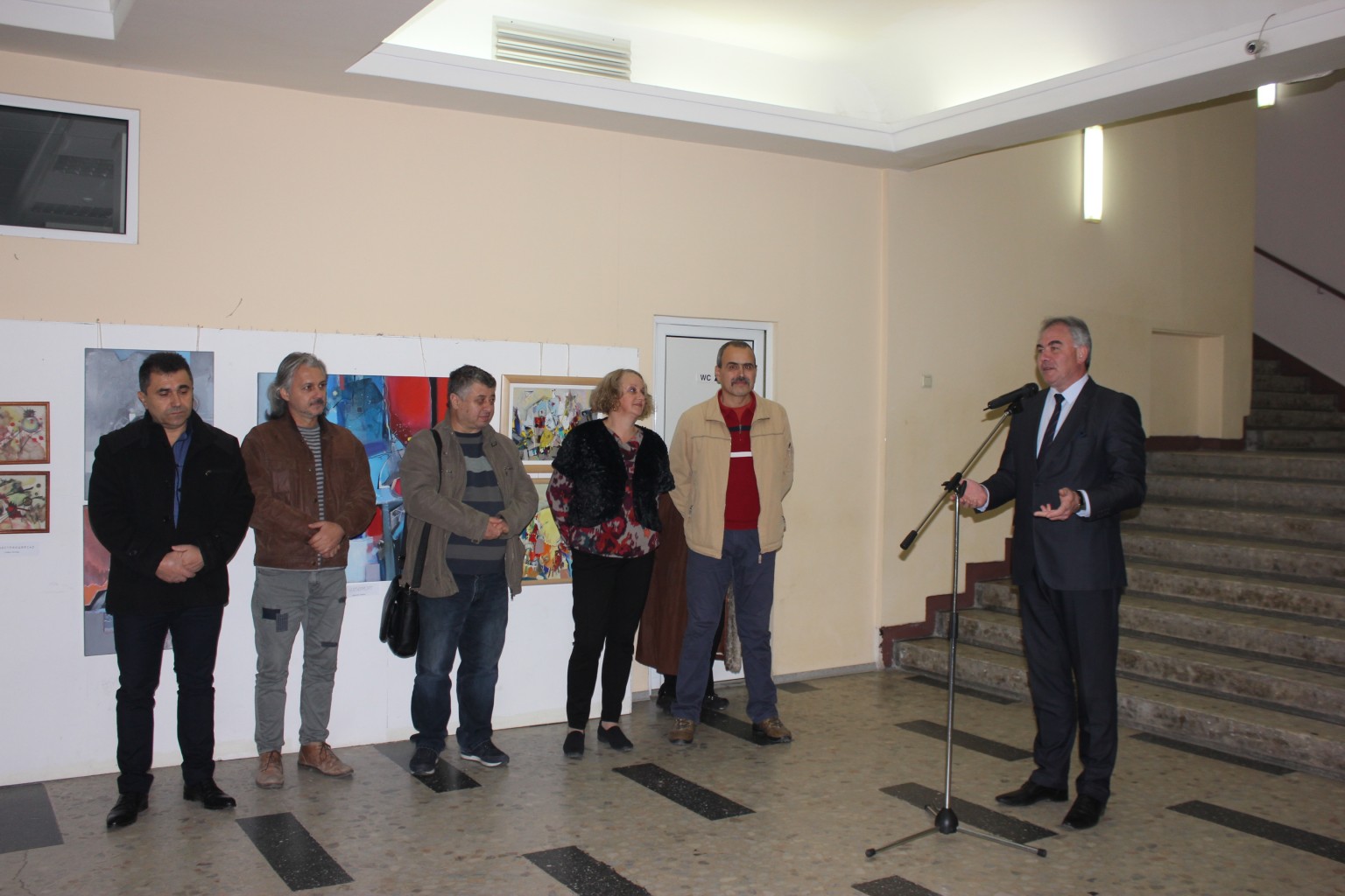 Учители посветиха изложба на Деня на българските будители