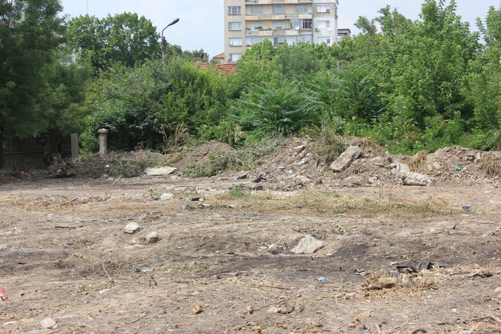 Опасните къщи край Балаклия са освидетелствани, започна разчистването на района