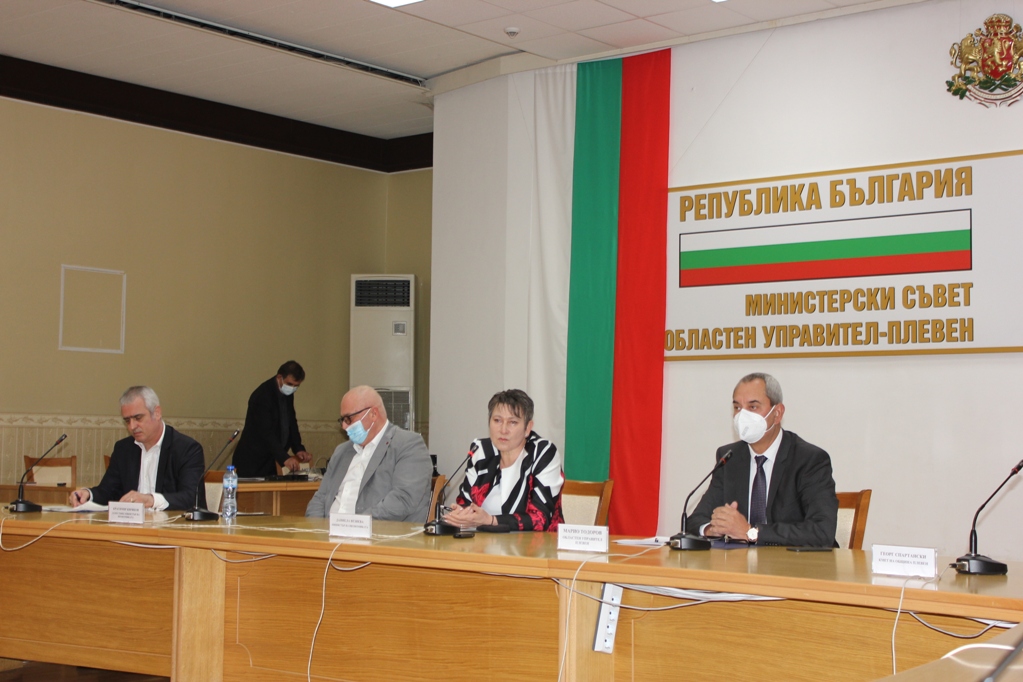 Министър Везиева се срещна с представители на местната власт и…