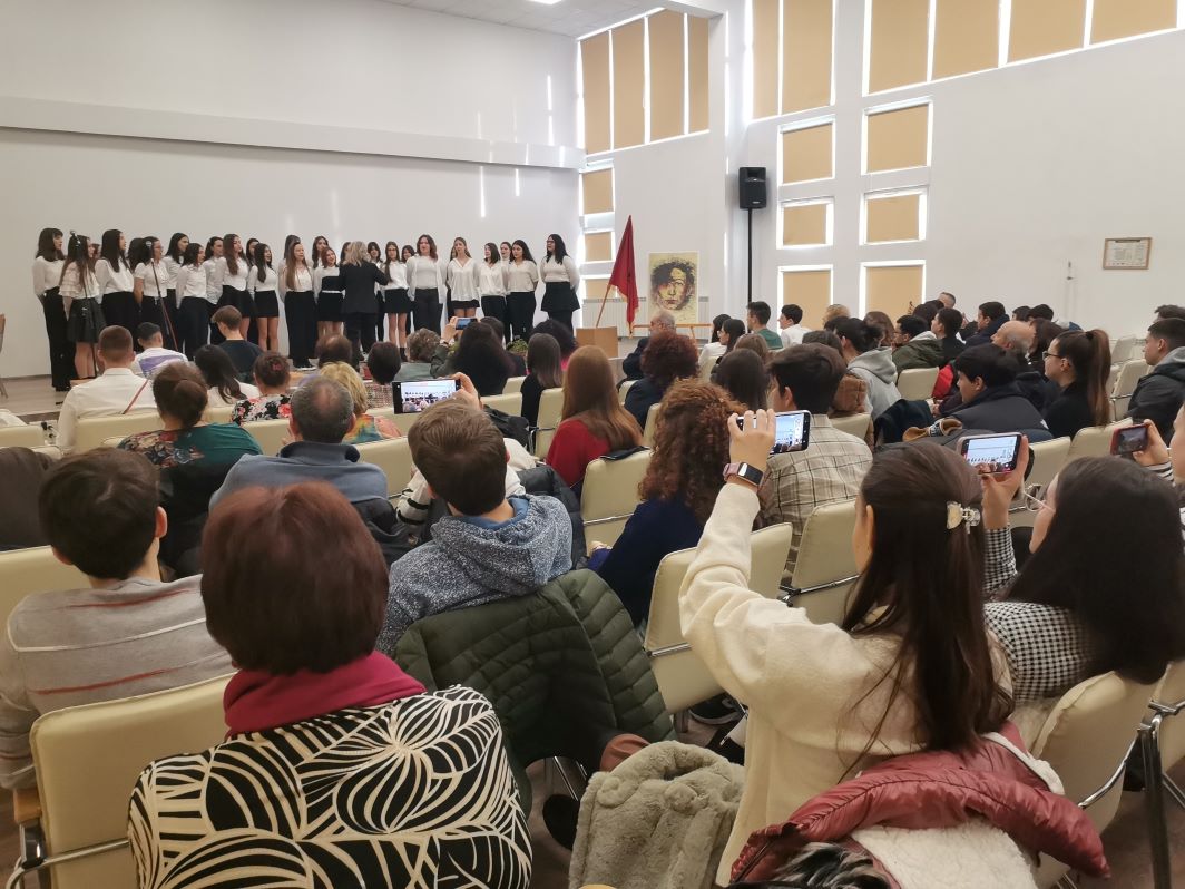 Математическа гимназия „Гео Милев“ чества патронния си празник