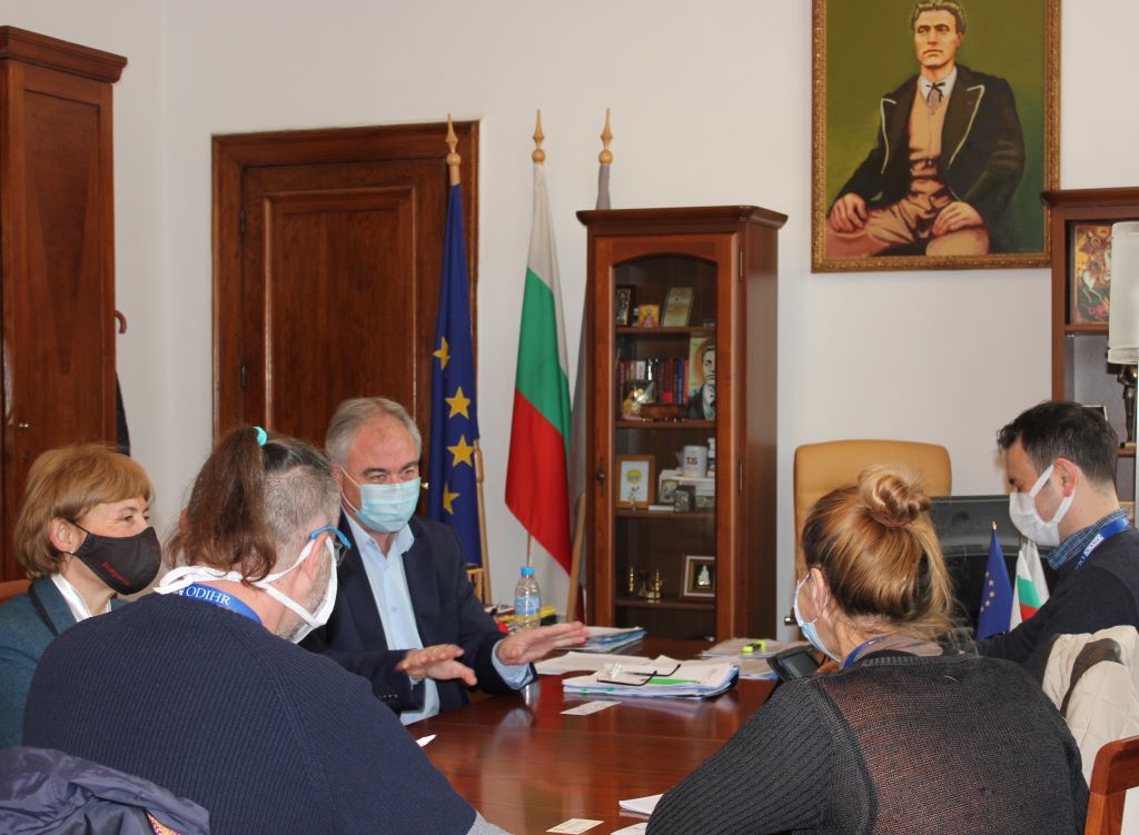 Кметът Георг Спартански се срещна  с наблюдатели на предстоящите парламентарни…