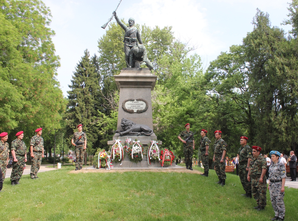Военнослужещите от гарнизон Плевен отбелязват Деня на храбростта