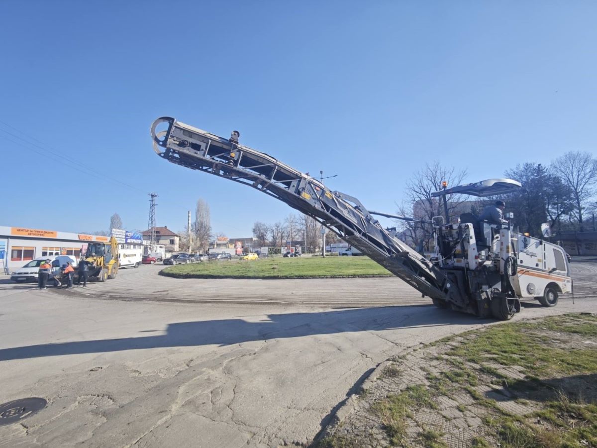 Временно ограничено ще е движението в района на кръговото кръстовище…