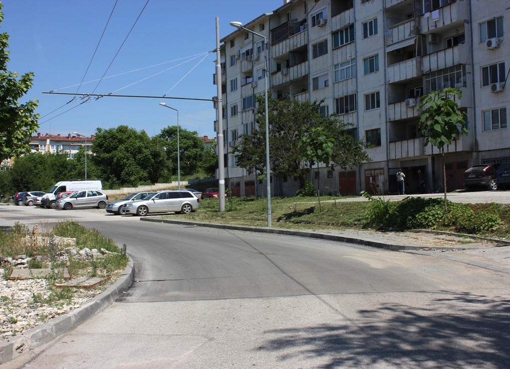 Продължават текущите улични ремонти, с приоритет са маршрутите на градския…