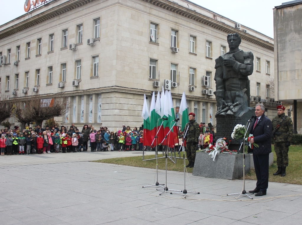 Стотици плевенчани сведоха глави пред паметта на Левски