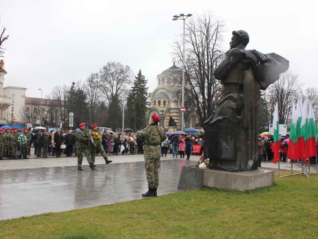 Плевен се поклони пред паметта на най-великия българин