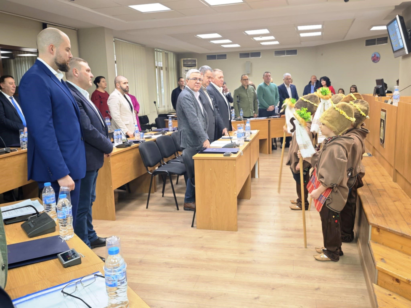 С празнично коледуване и благотворителна кауза започна последното за годината…