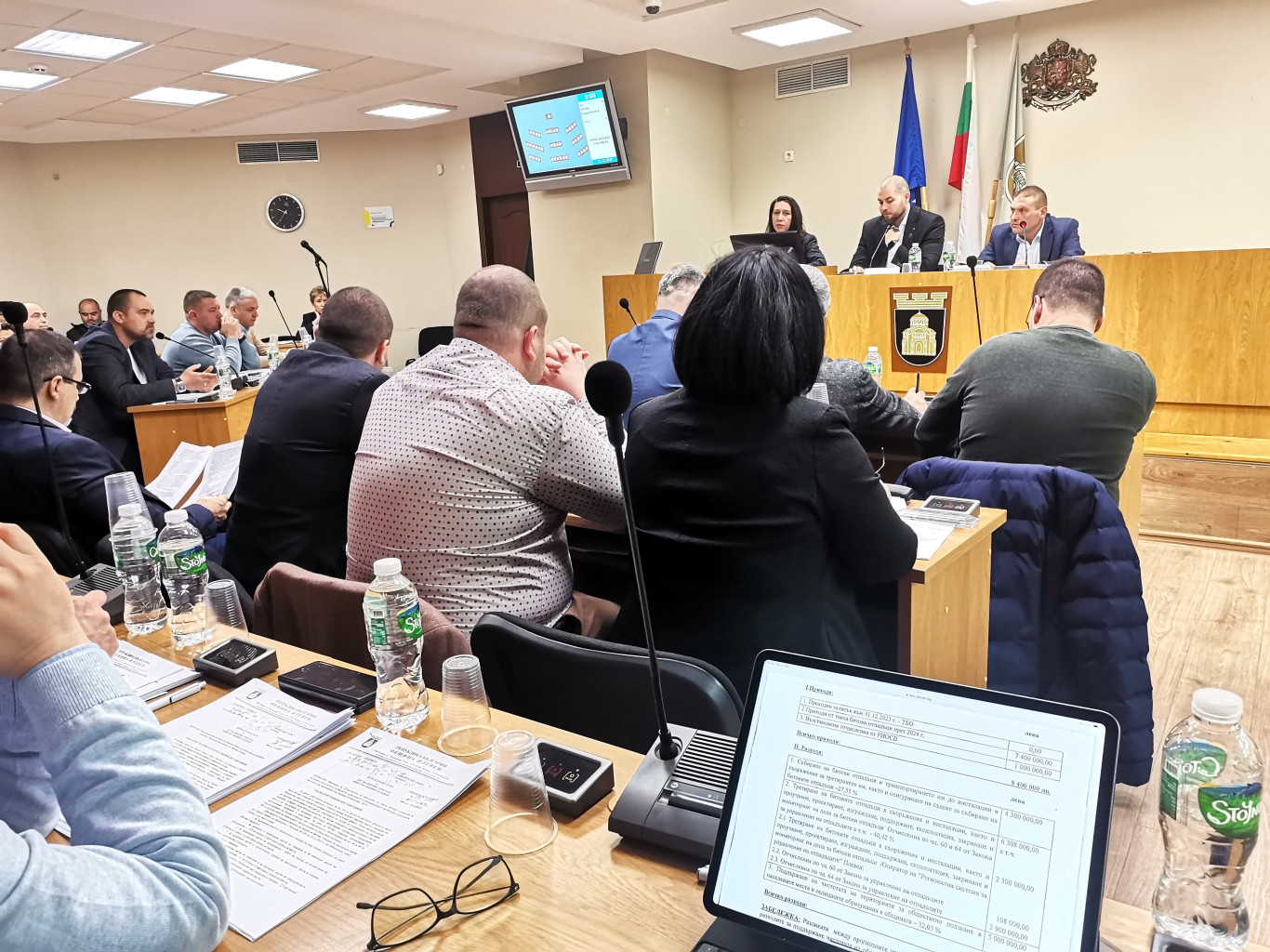 Общински съвет - Плевен обсъжда предложение за придобиване на 5-етажен…