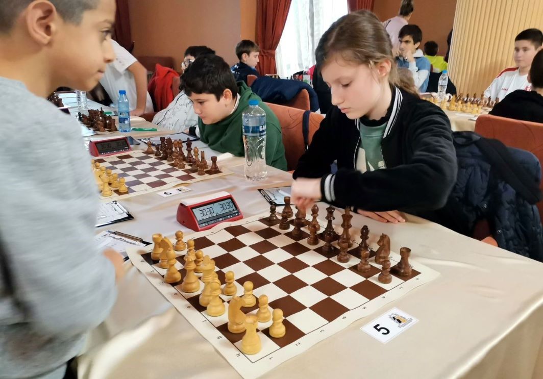 Детски шахматен турнир събра в Плевен деца от клубовете в…