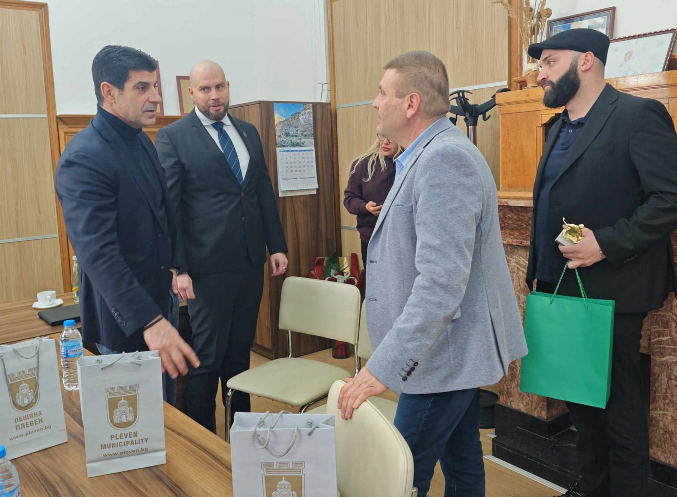 Местната власт в Плевен проведе работна среща с президента на…