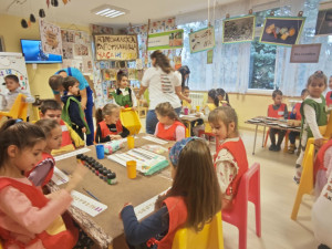 Деца твориха в работилница „Часа не губи“ в Седмицата на предприемачеството 