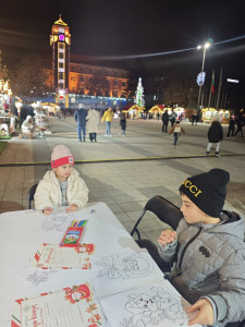 Коледни работилници очакват малчуганите в Коледното градче на Плевен, тук е и най-желаният гост за празниците