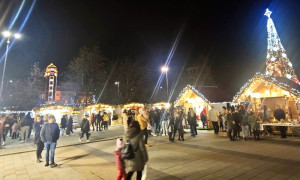 Плевен се подготвя за Коледните и Новогодишни празници – Коледно градче, ледена пързалка и атракциони ще посрещат на централния пл. „Възраждане“