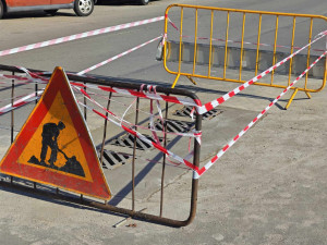 Настилки на улици в Индустриална зона, оттоци и шахти ремонтират тази седмица от „Инжстрой“ - Плевен 