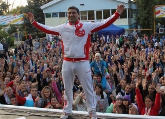 Олимпийски шампион оглавява ростовската делегация борци, които ще мерят сили…