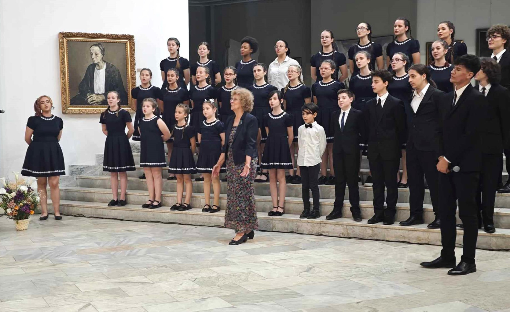 С празничен концерт хор „Звъника“ изпрати абитуриентите си от Випуск…
